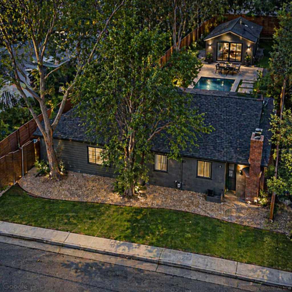 14302 Collins Street