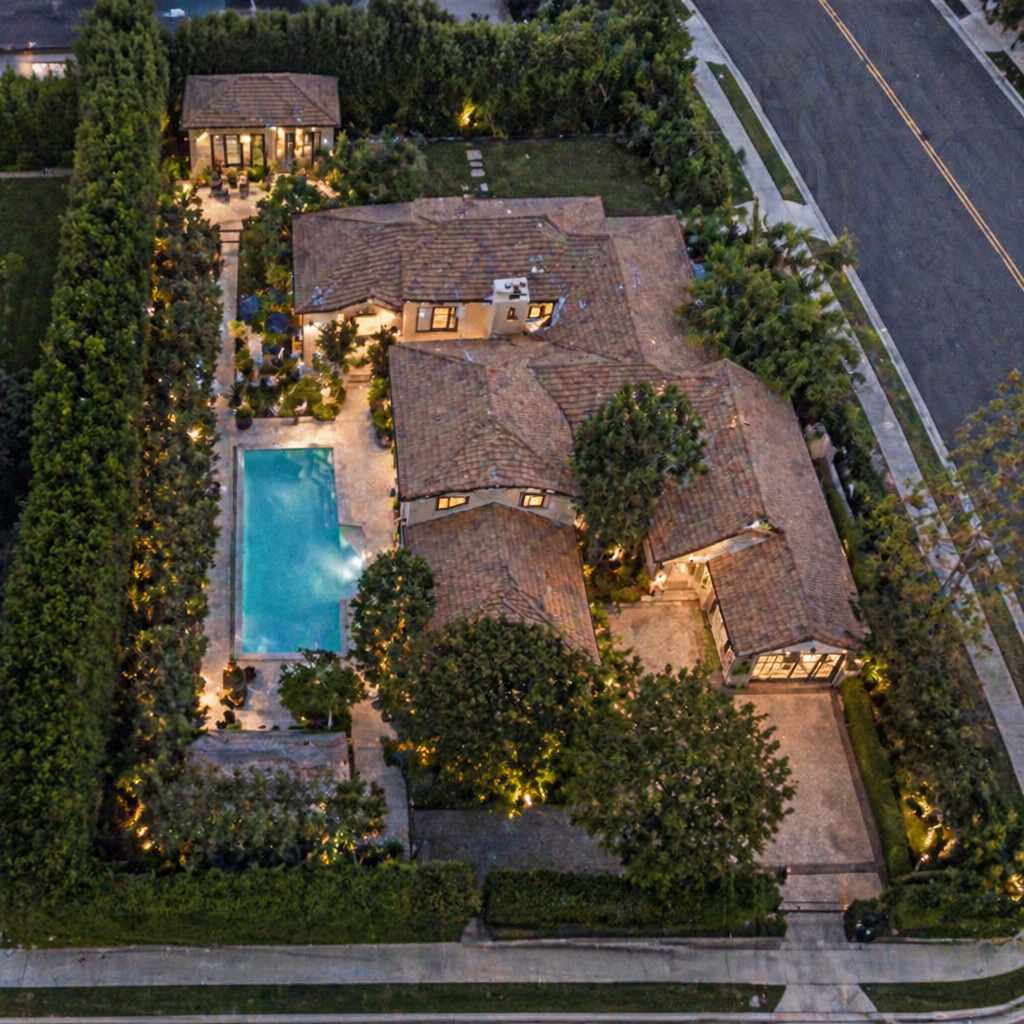 16634 Magnolia Boulevard