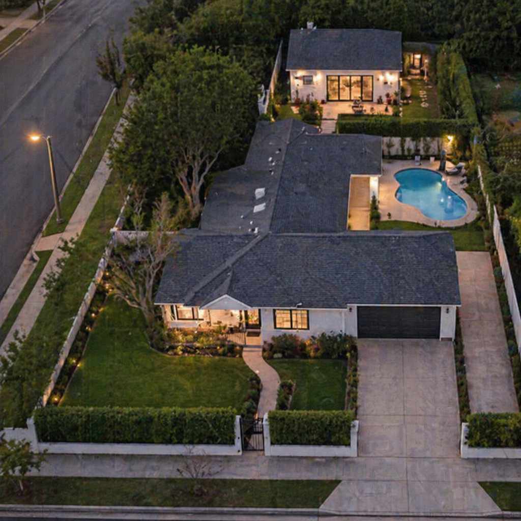 5012 Hayvenhurst Avenue