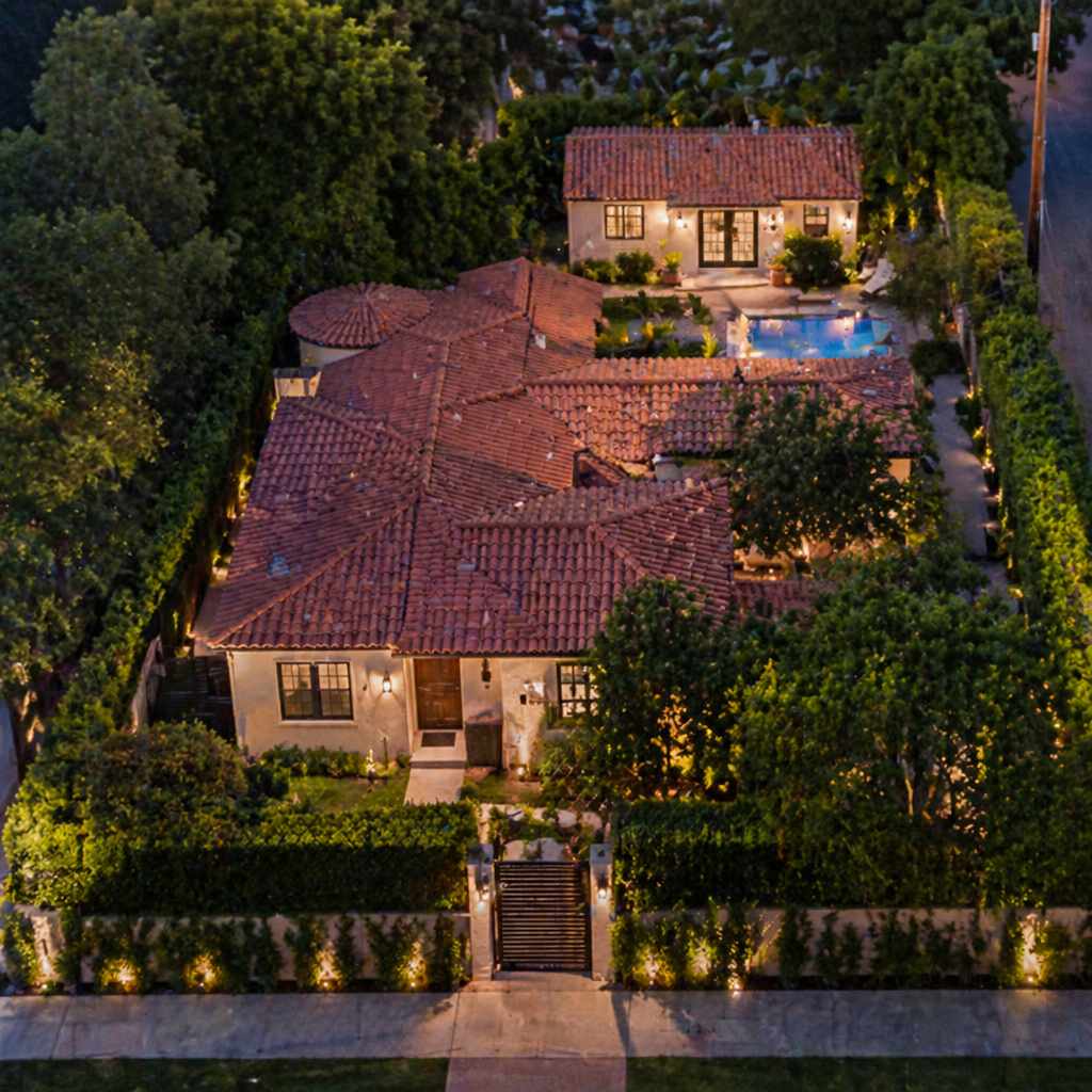 5034 Hayvenhurst Avenue