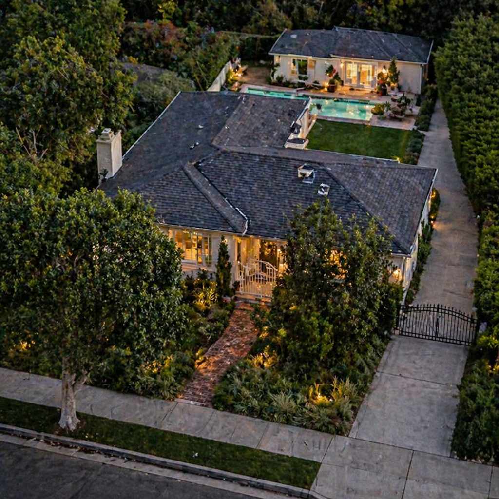 15441 Greenleaf Street