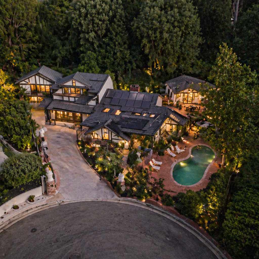 4262 Mooncrest Place